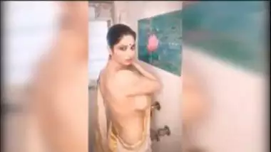 380px x 214px - Kerala Chechi In White Saree Xnxx Nude Shower indian sex video